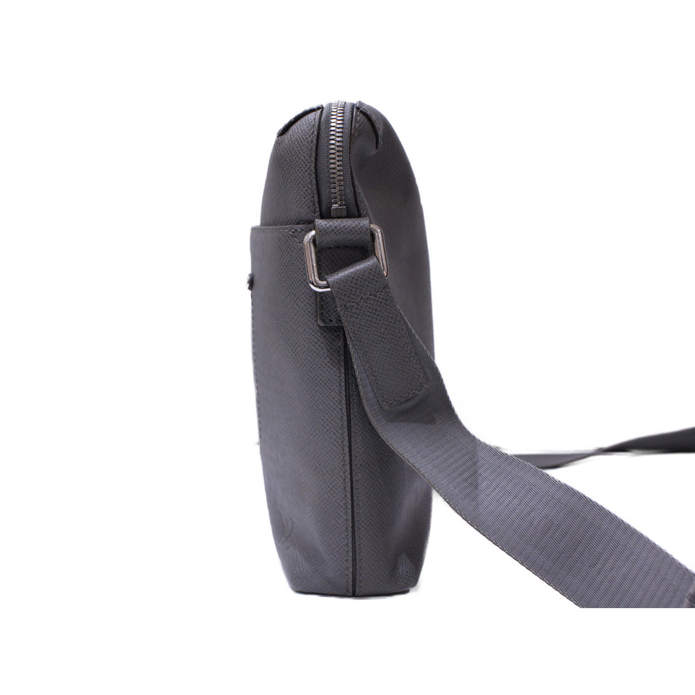 Louis Vuitton Pm Messenger Shoulder Gray Grigori Taiga Bag View 3
